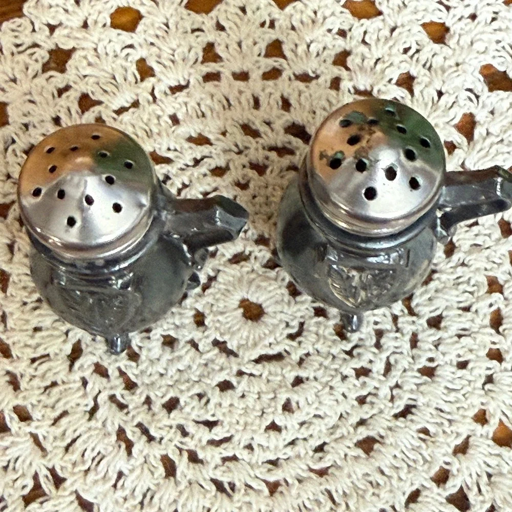 Unbranded Salt & Pepper Shakers Silver Good Vintage Footed Crest